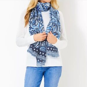 $32 Lilly Pulitzer Printed Scarf. Color: Resort White Give It A Whirl - NEW